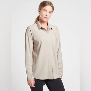 Athleta NWT Urbanite Beige Long Sleeve Button Down Stretch Breathable Womens L